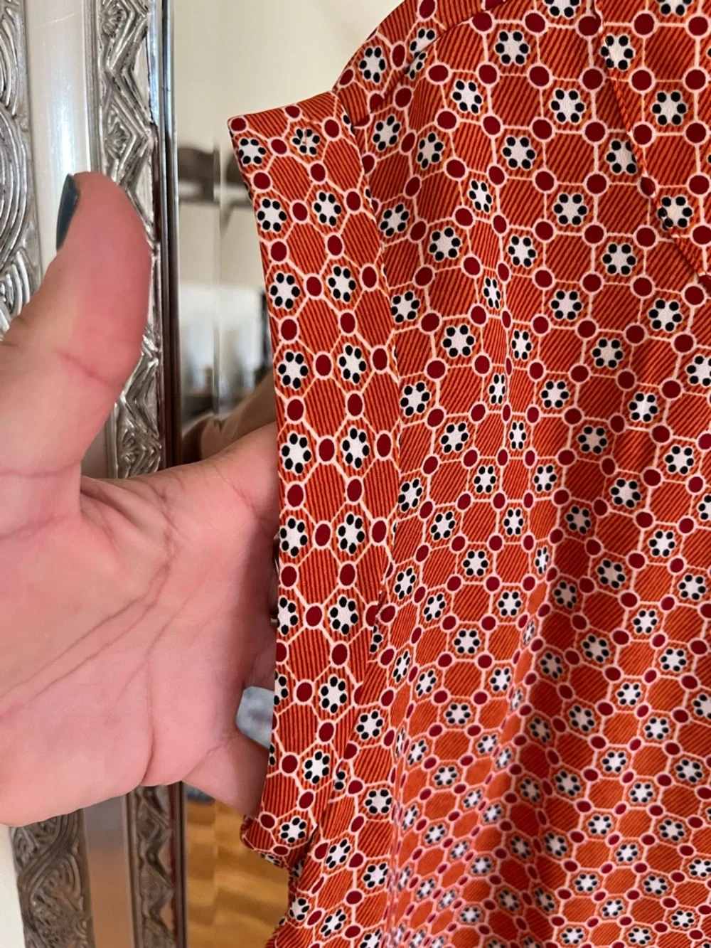 Ann Taylor Sleeveless Geo Print Top in Coral Red/Orange - Picture 3 of 5